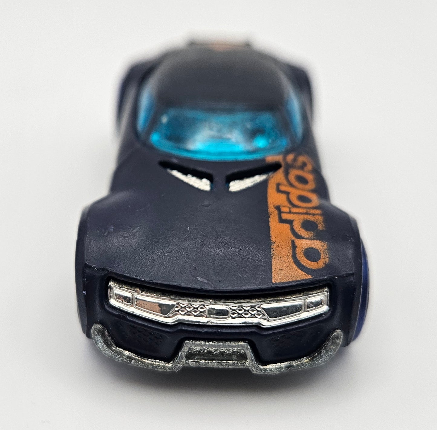 High voltage adidas (broken spoiler, rear wheel wobbly damaged)