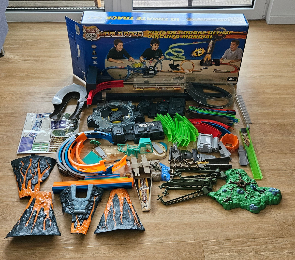 Ultimate track set (functional, used, only includes what shown in pictures)