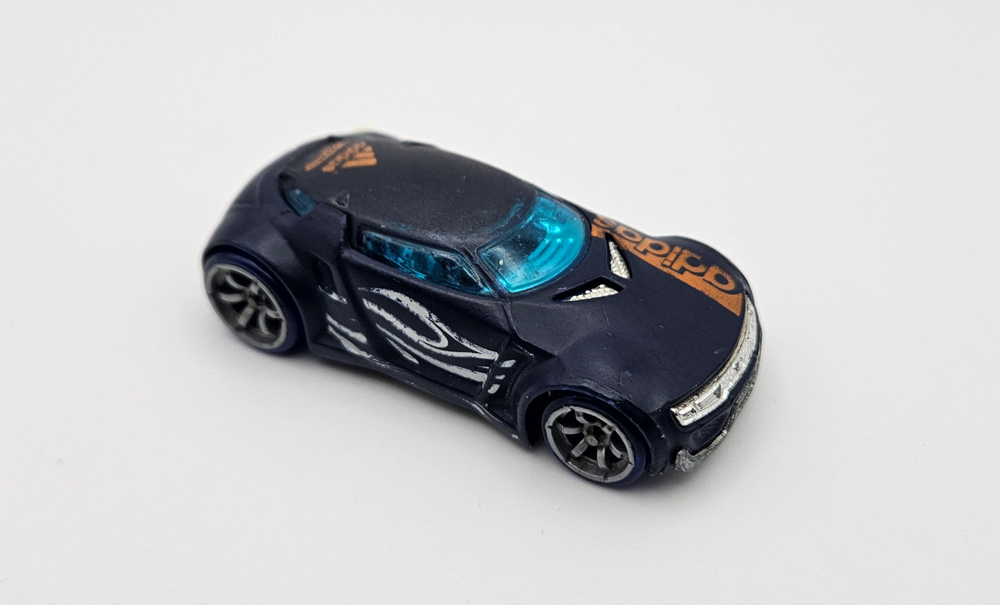 High voltage adidas (broken spoiler, rear wheel wobbly damaged)